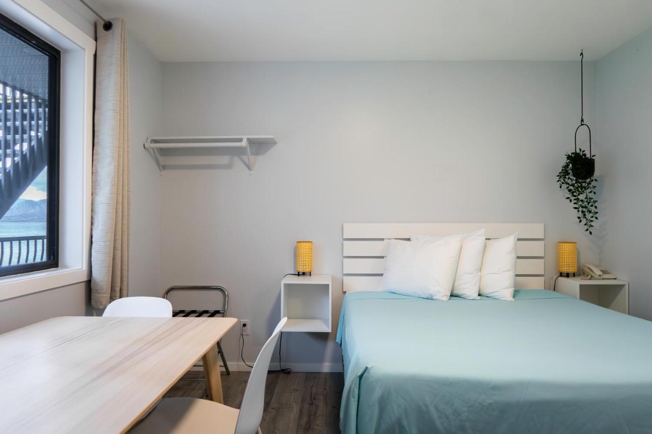 Poplars Motel On The Lake Osoyoos Ngoại thất bức ảnh