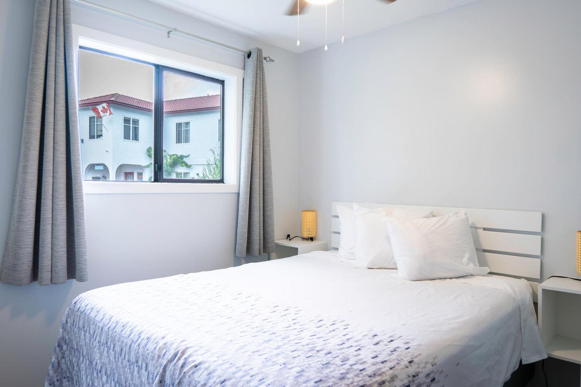 Poplars Motel On The Lake Osoyoos Ngoại thất bức ảnh