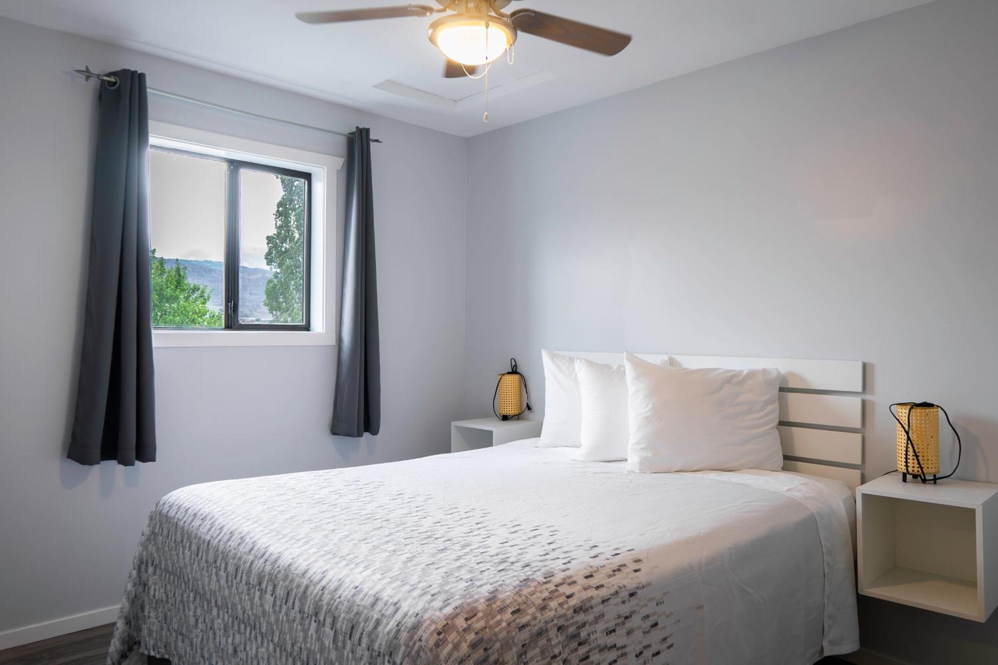 Poplars Motel On The Lake Osoyoos Ngoại thất bức ảnh
