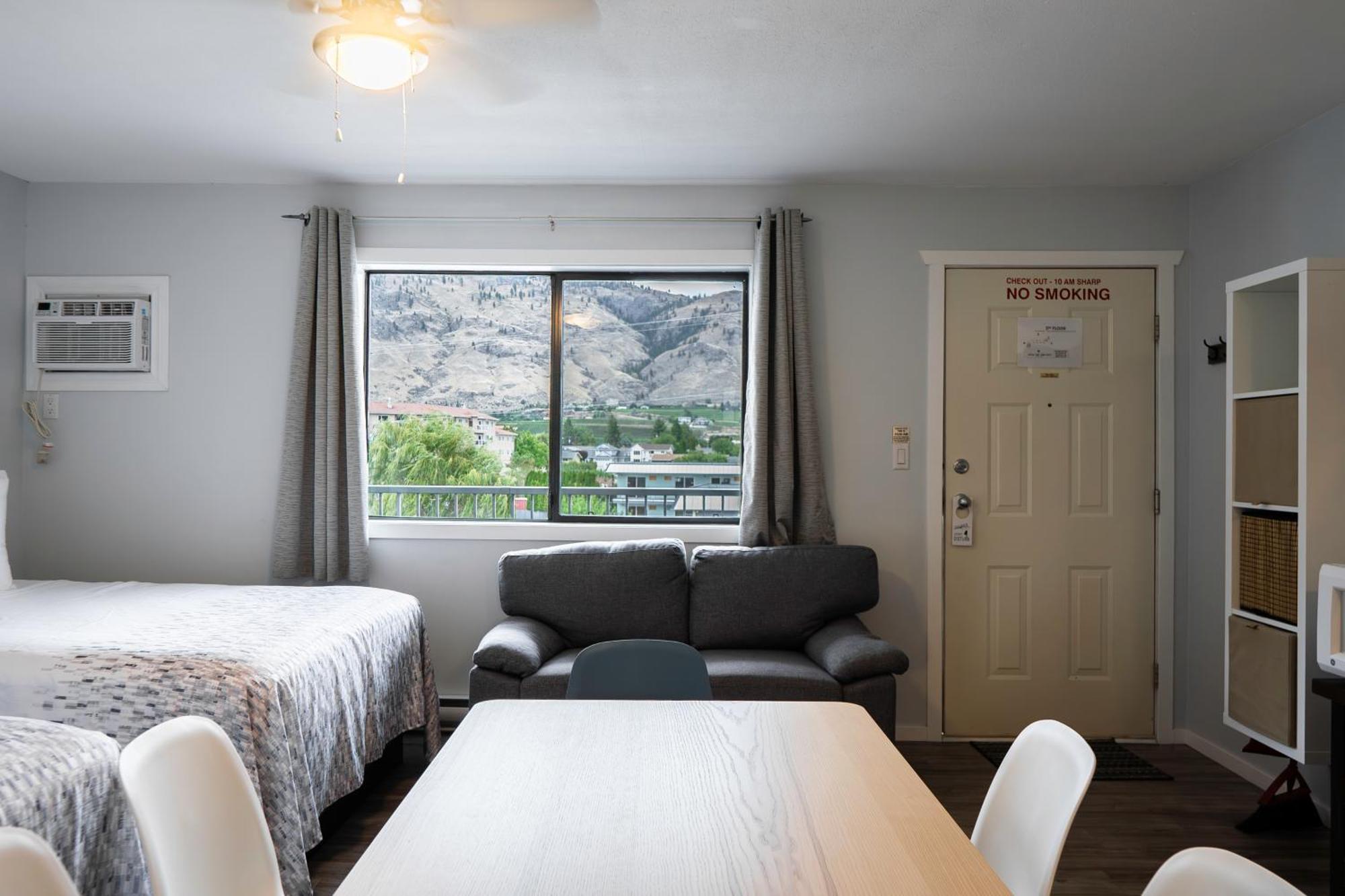 Poplars Motel On The Lake Osoyoos Ngoại thất bức ảnh