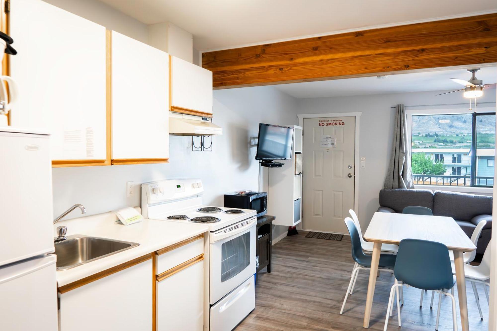 Poplars Motel On The Lake Osoyoos Ngoại thất bức ảnh