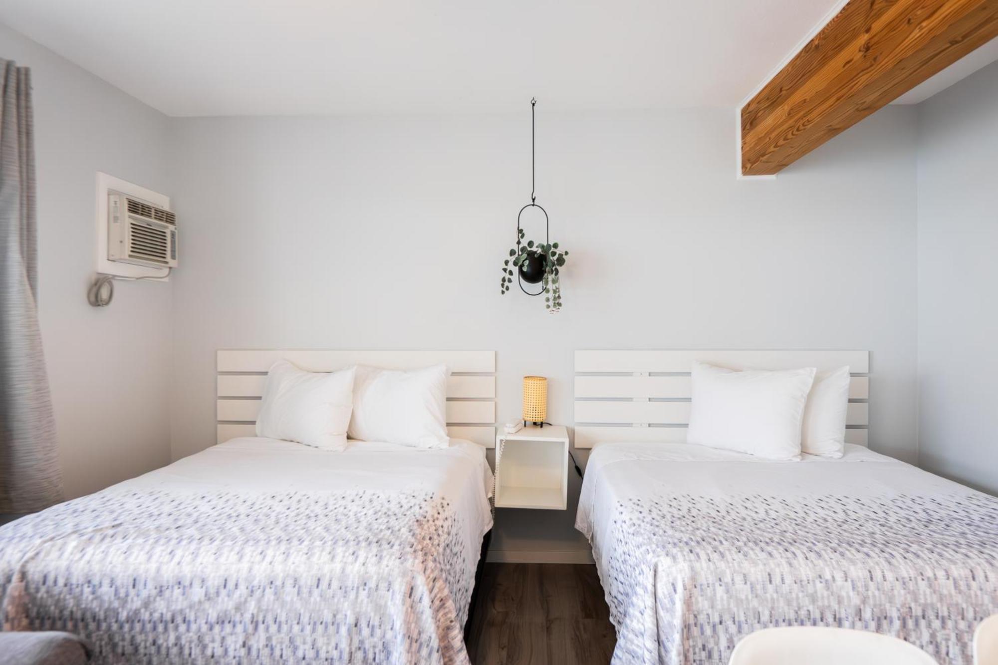 Poplars Motel On The Lake Osoyoos Ngoại thất bức ảnh