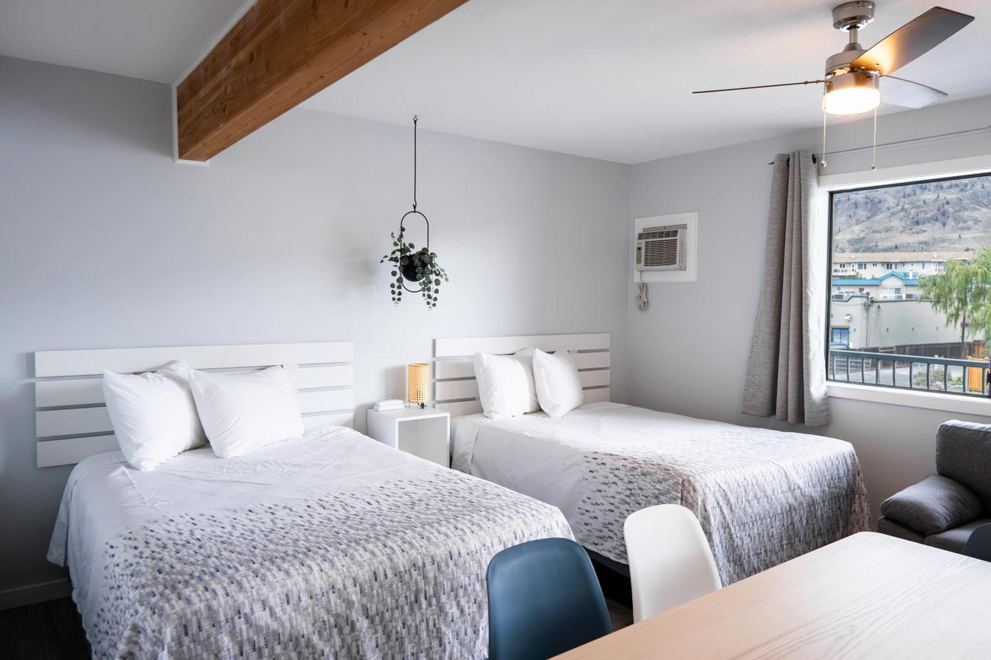 Poplars Motel On The Lake Osoyoos Ngoại thất bức ảnh