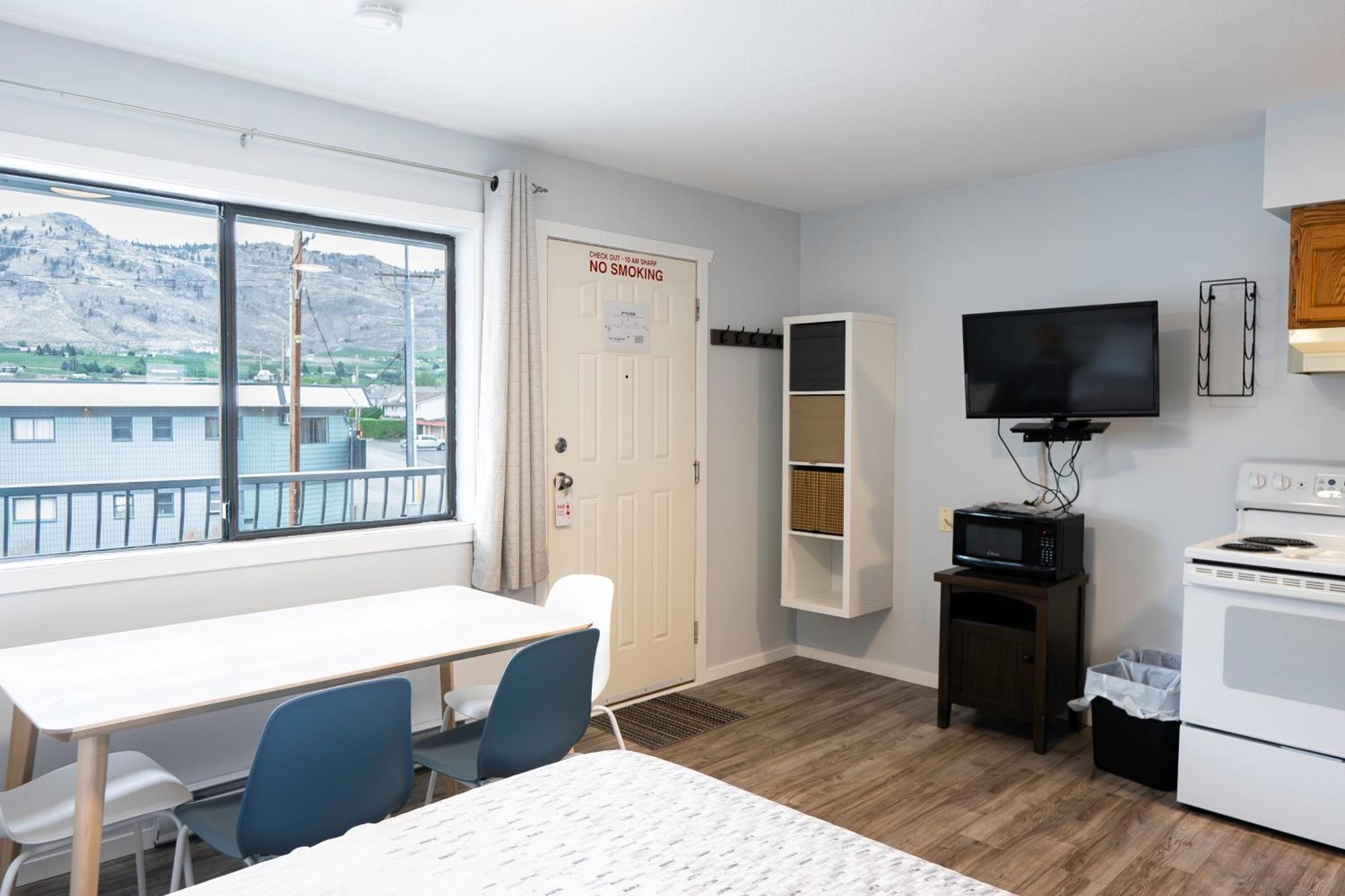 Poplars Motel On The Lake Osoyoos Ngoại thất bức ảnh