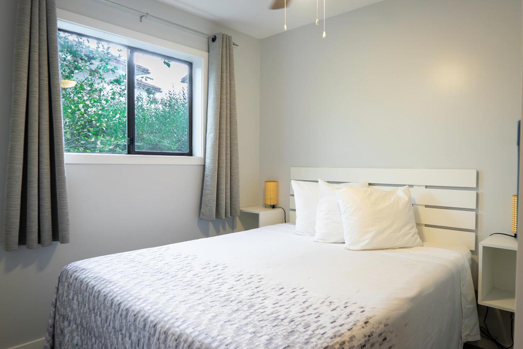 Poplars Motel On The Lake Osoyoos Ngoại thất bức ảnh