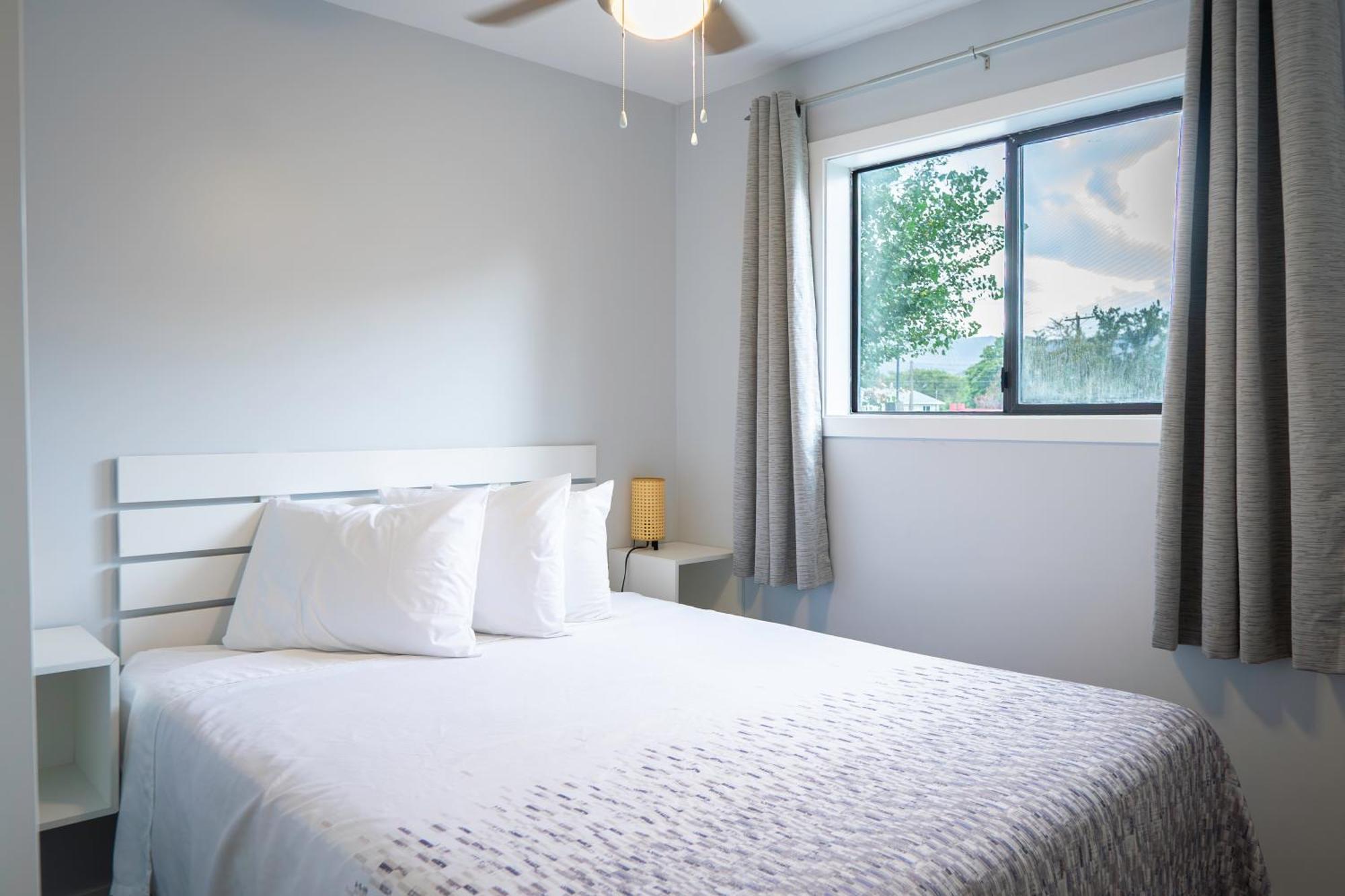 Poplars Motel On The Lake Osoyoos Ngoại thất bức ảnh