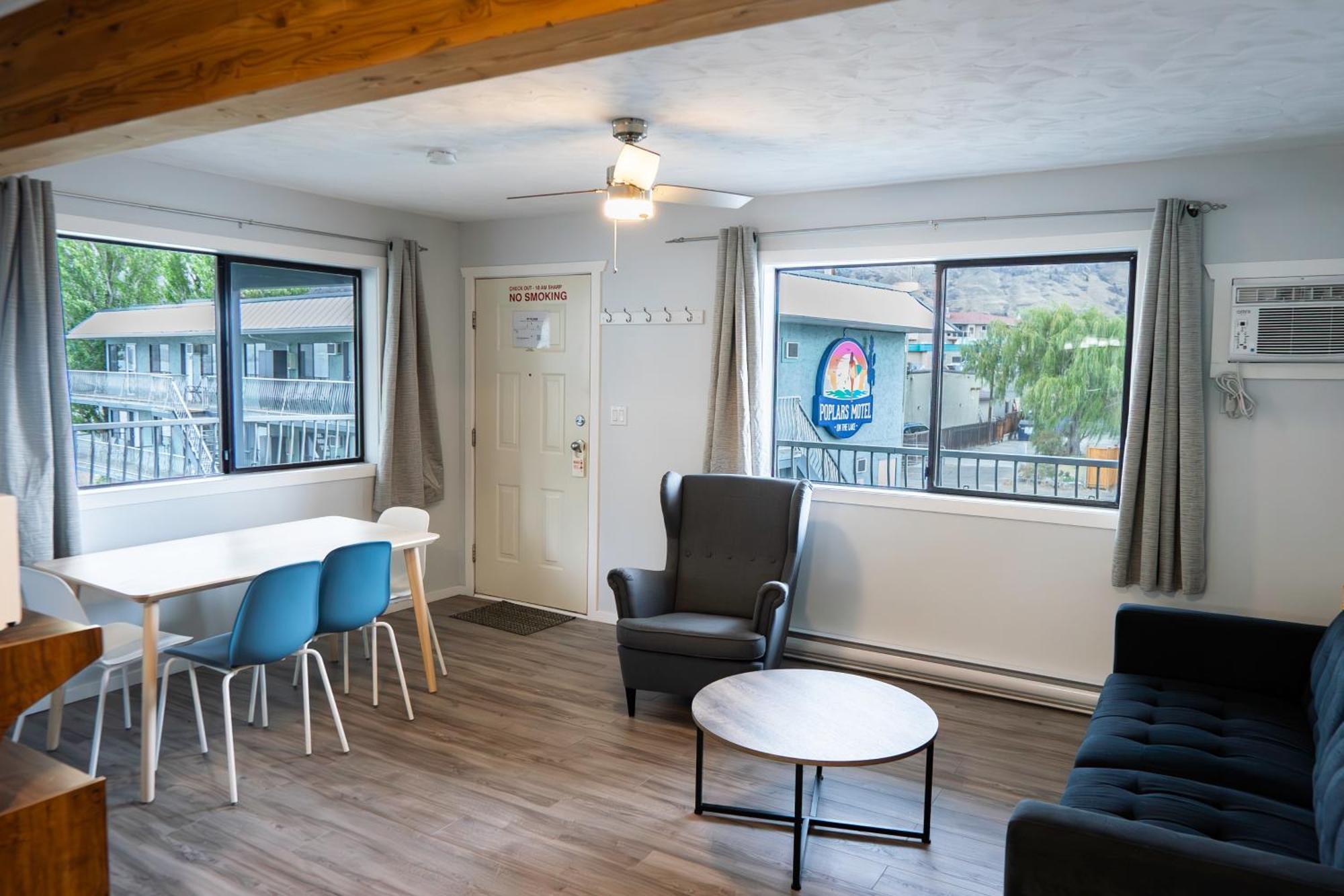 Poplars Motel On The Lake Osoyoos Ngoại thất bức ảnh