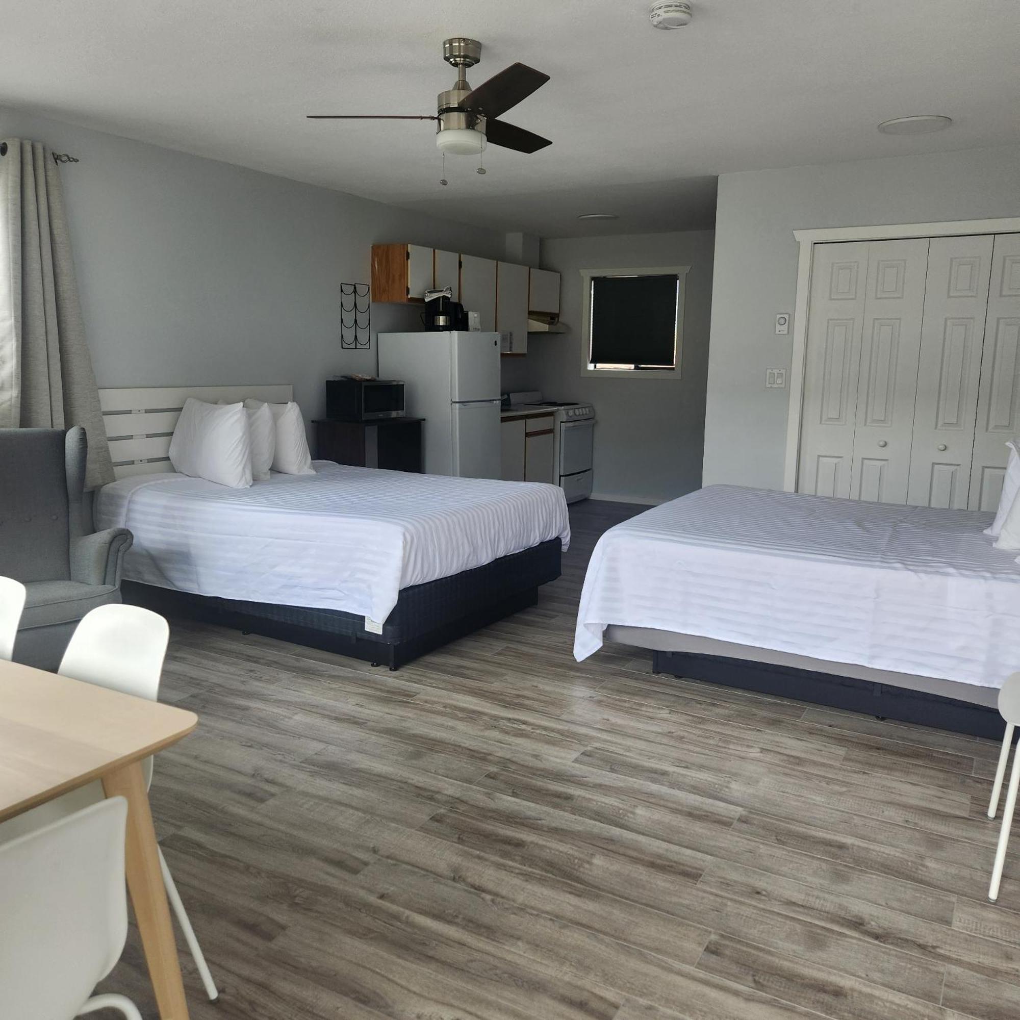 Poplars Motel On The Lake Osoyoos Ngoại thất bức ảnh